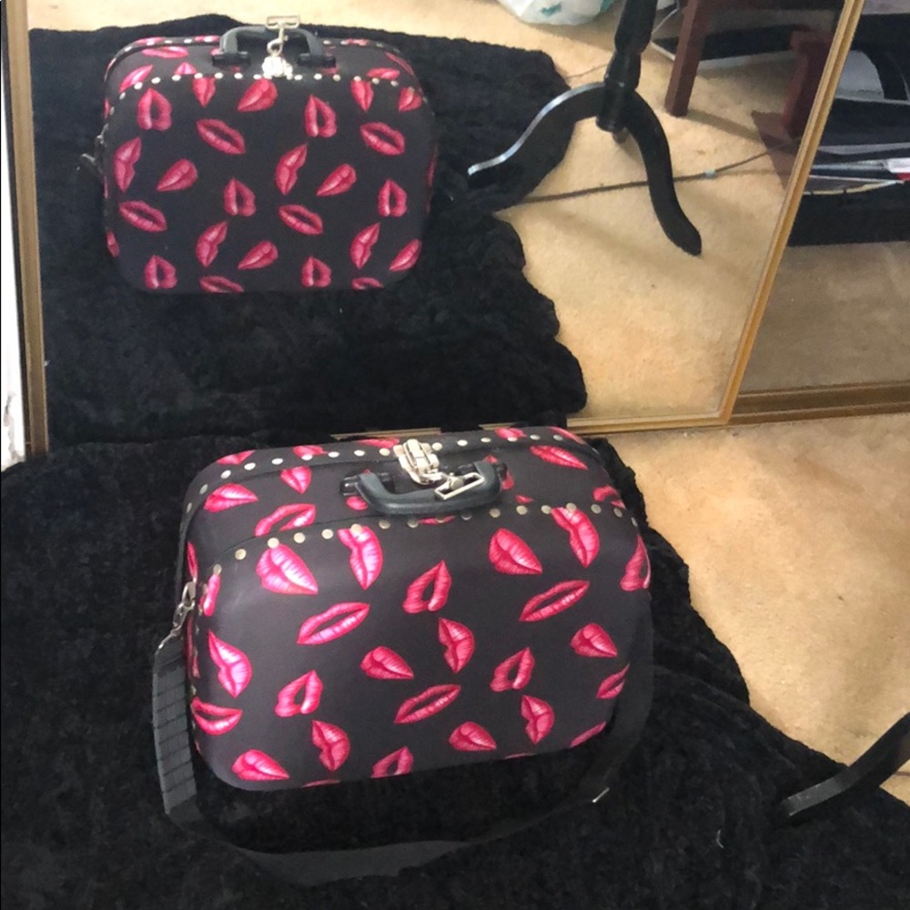 Far Nine Lip Bag/Case